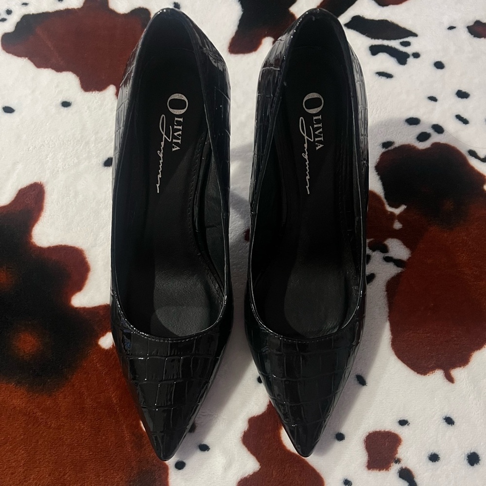 Black Croc-Embossed Women's Pumps